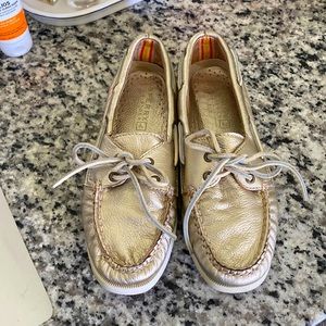 SPERRY Top- Sider shoes.